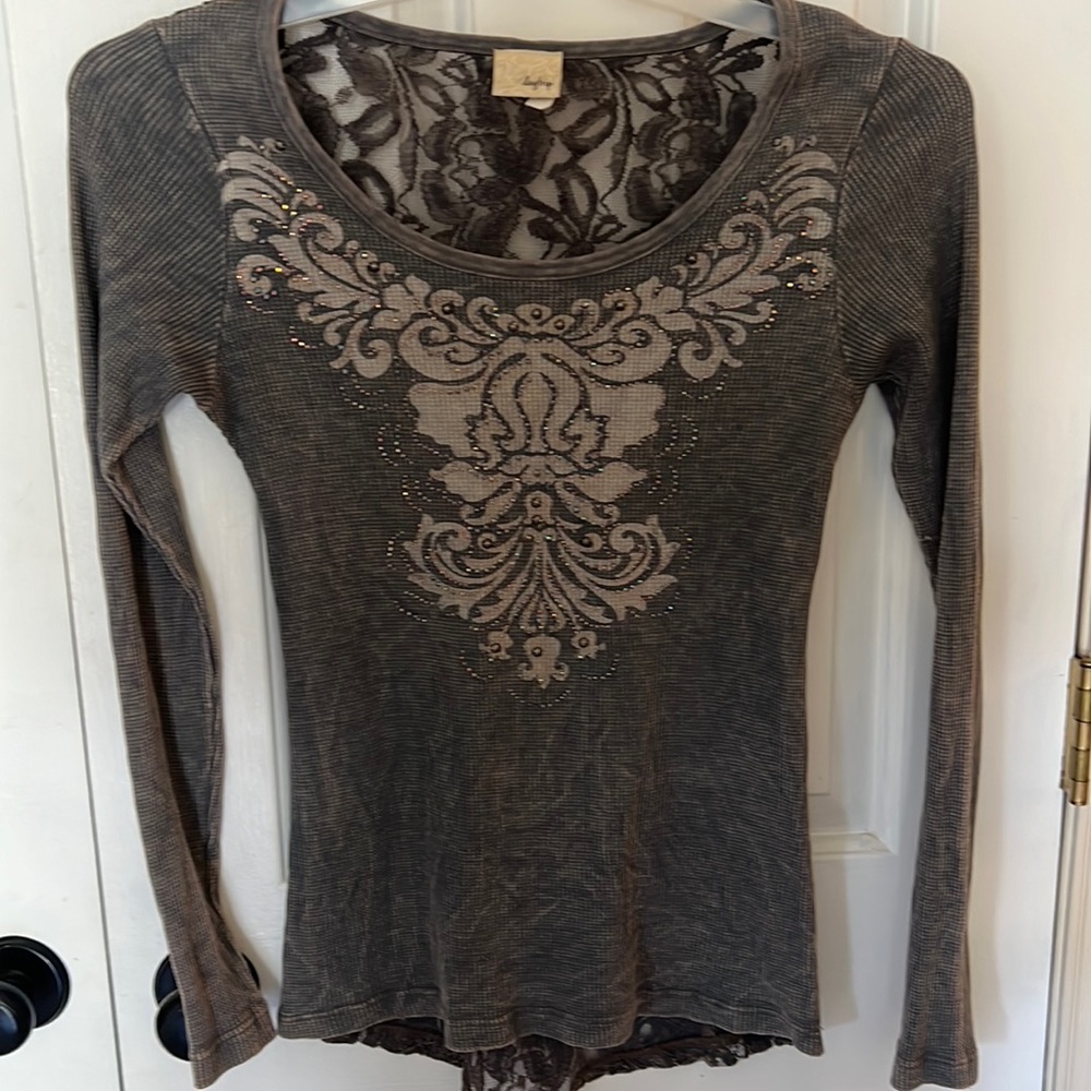 Daytrip size small long sleeve shirt from Buckle. Only warn handful of times